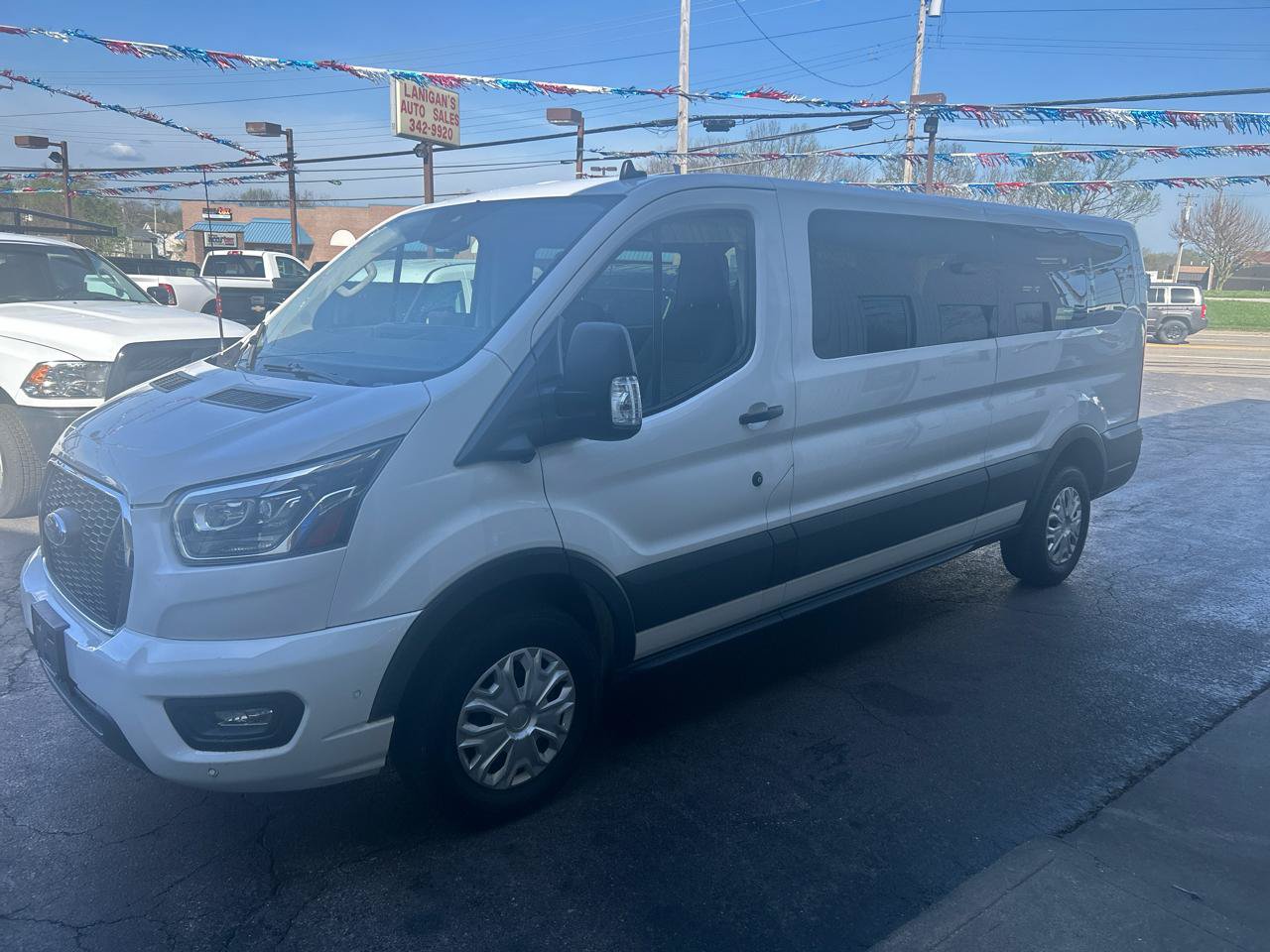 Used 2023 Ford Transit 350 XLT RWD image 4