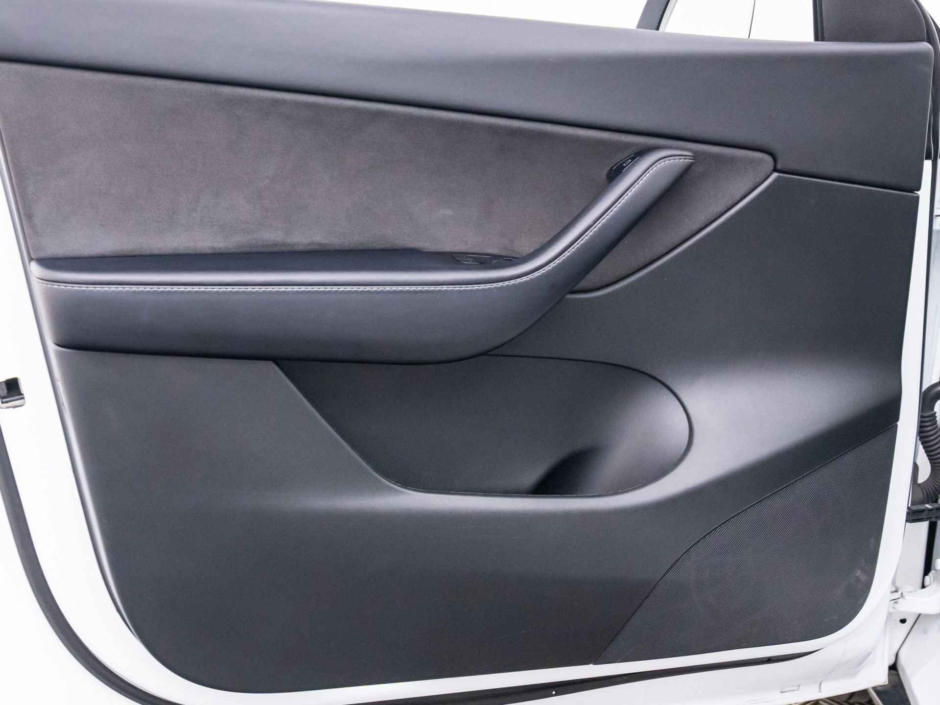 Used 2022 Tesla Model Y Long Range image 12