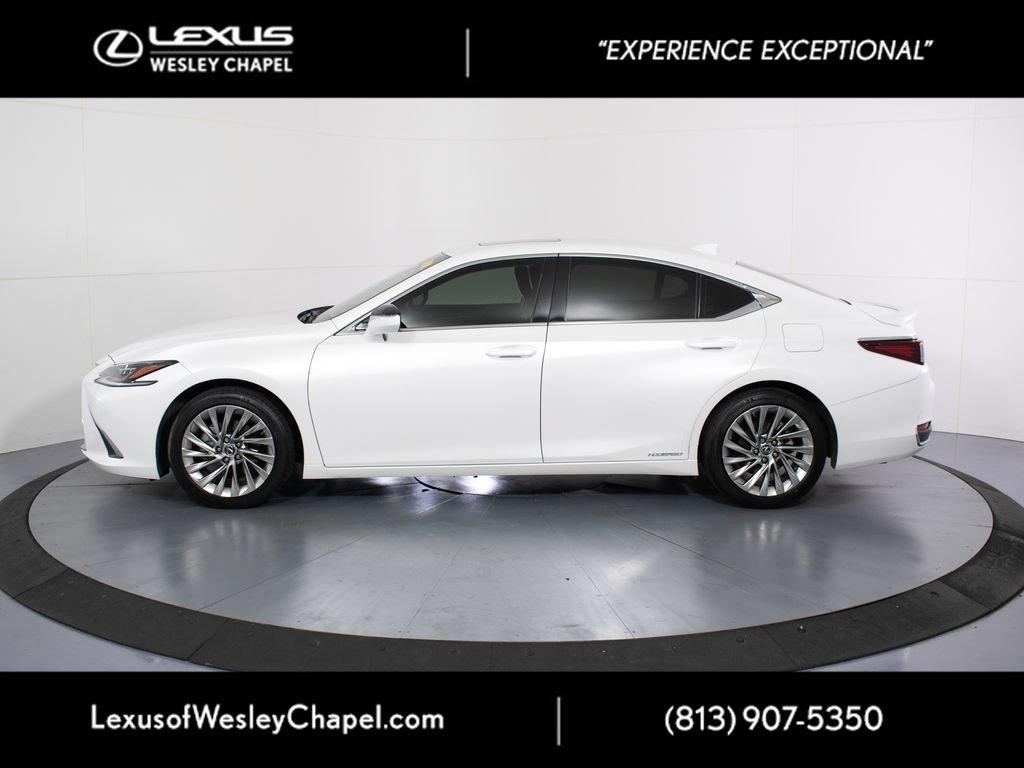 Used 2021 Lexus ES 300h Ultra Luxury w/ Accessory Package 2 FWD image 10