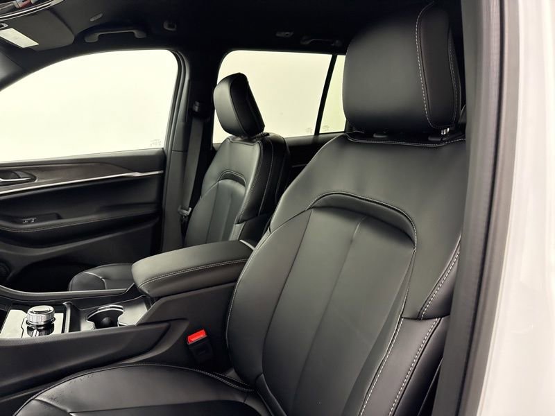 New 2025 Jeep Grand Cherokee Limited w/ Black Appearance Package AWD/4WD image 20