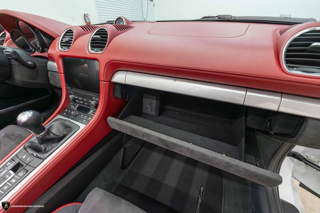 Used 2020 Porsche 718 Boxster Spyder RWD image 36