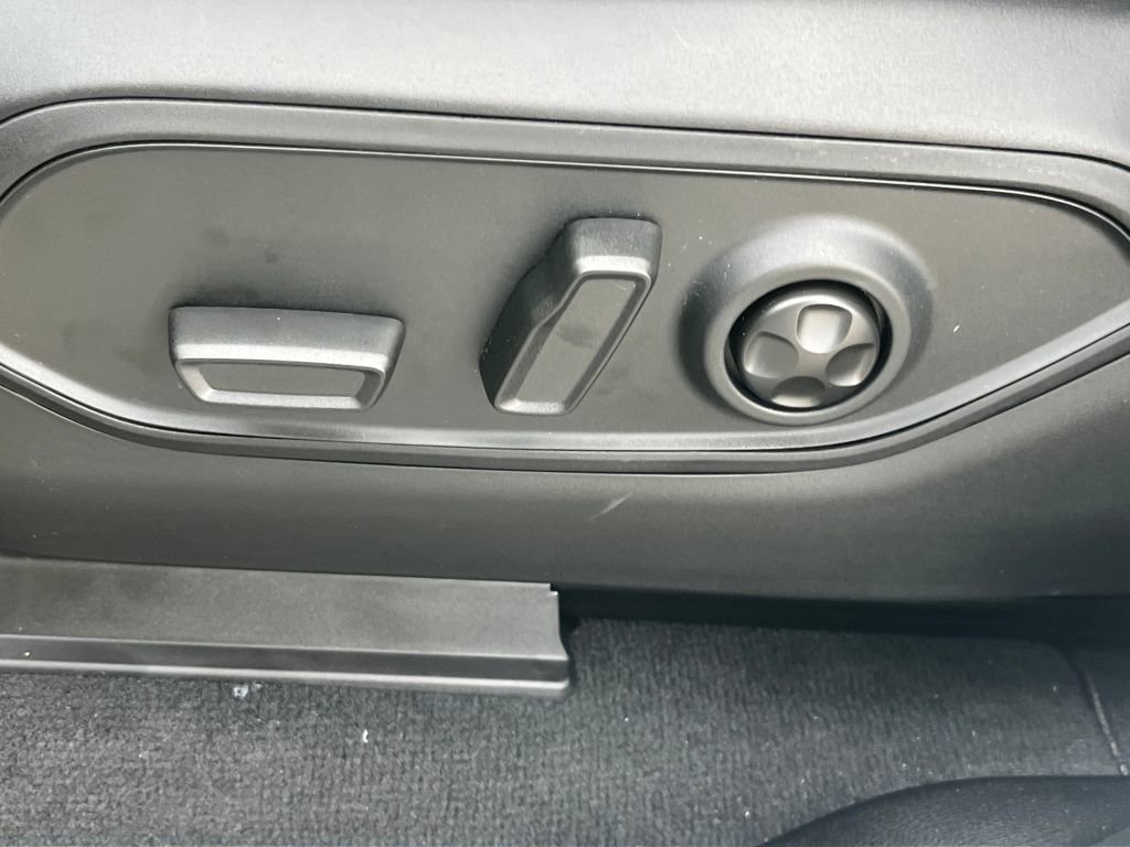 New 2025 Jeep Grand Cherokee Altitude image 21