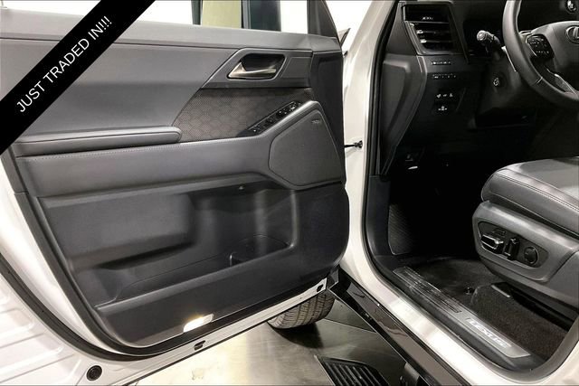 Used 2025 Lexus GX 550 w/ Accessory Package (2T) image 17