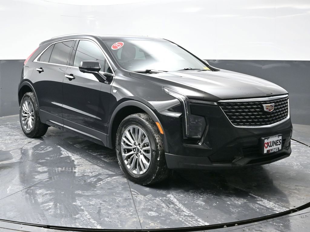 Used 2025 Cadillac XT4 Premium Luxury image 6