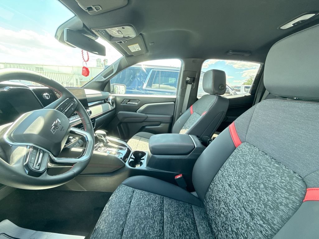 Used 2025 Chevrolet Colorado Z71 AWD/4WD image 8