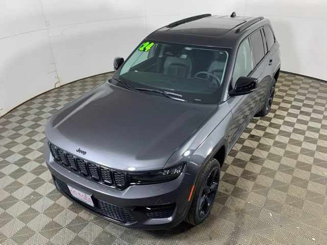 Used 2024 Jeep Grand Cherokee Limited w/ Black Appearance Package AWD/4WD image 18