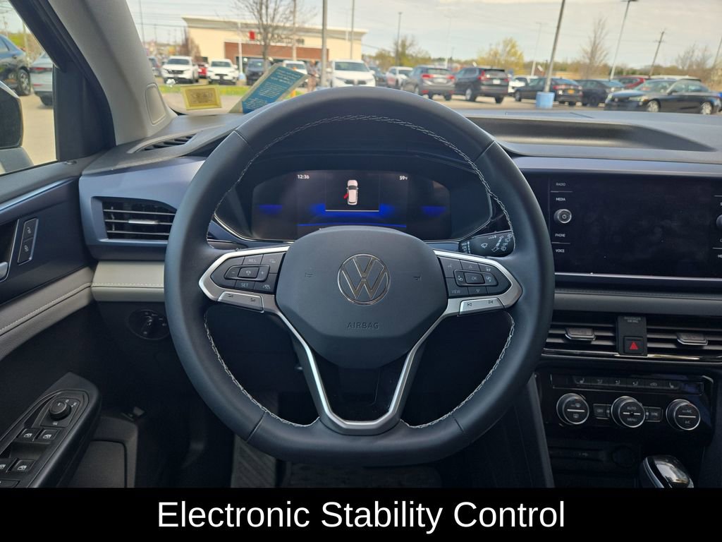 Used 2024 Volkswagen Taos SE AWD/4WD image 16
