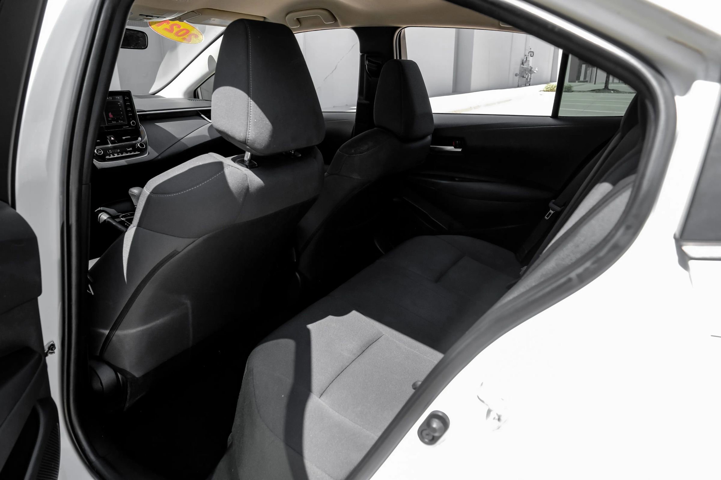 Used 2021 Toyota Corolla LE image 31