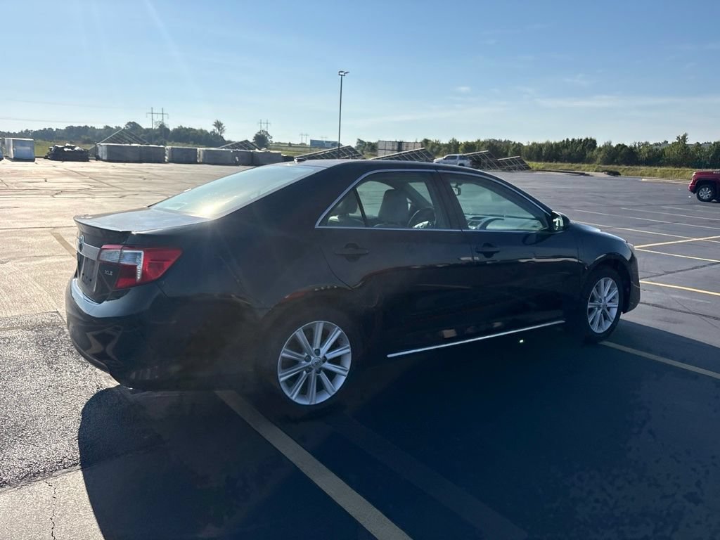 Used 2014 Toyota Camry XLE w/ Leather Package FWD image 9