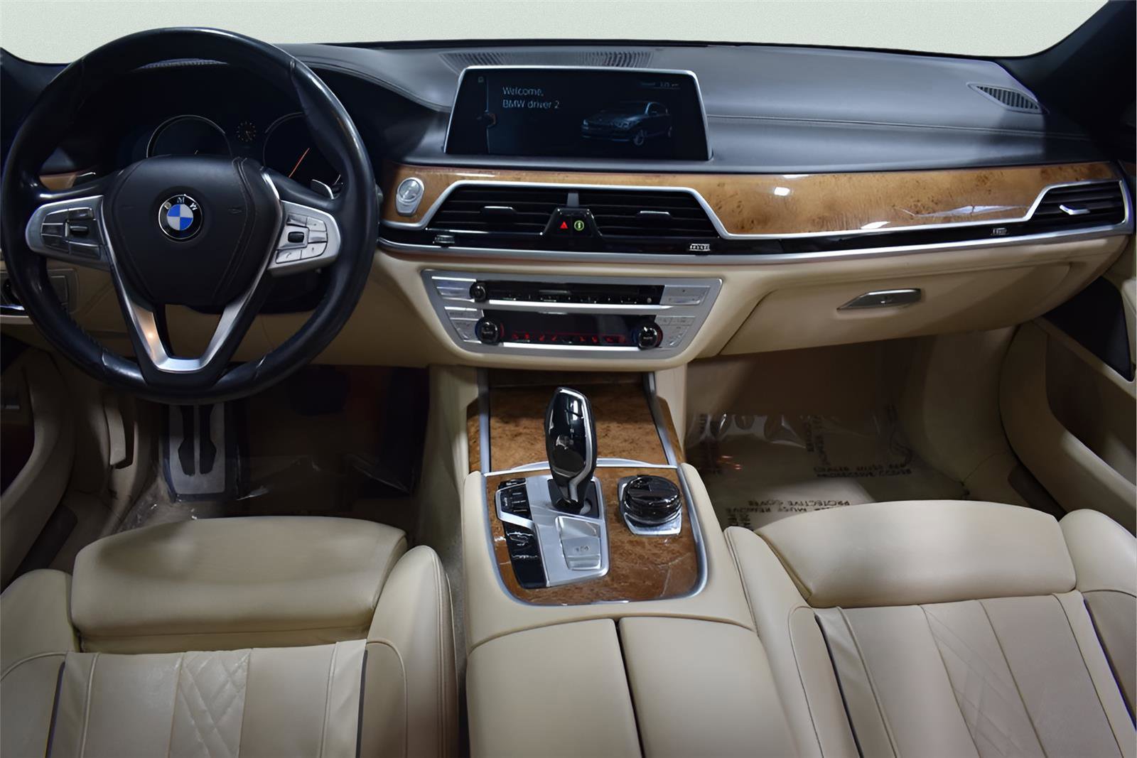 Used 2017 BMW 750i xDrive image 10