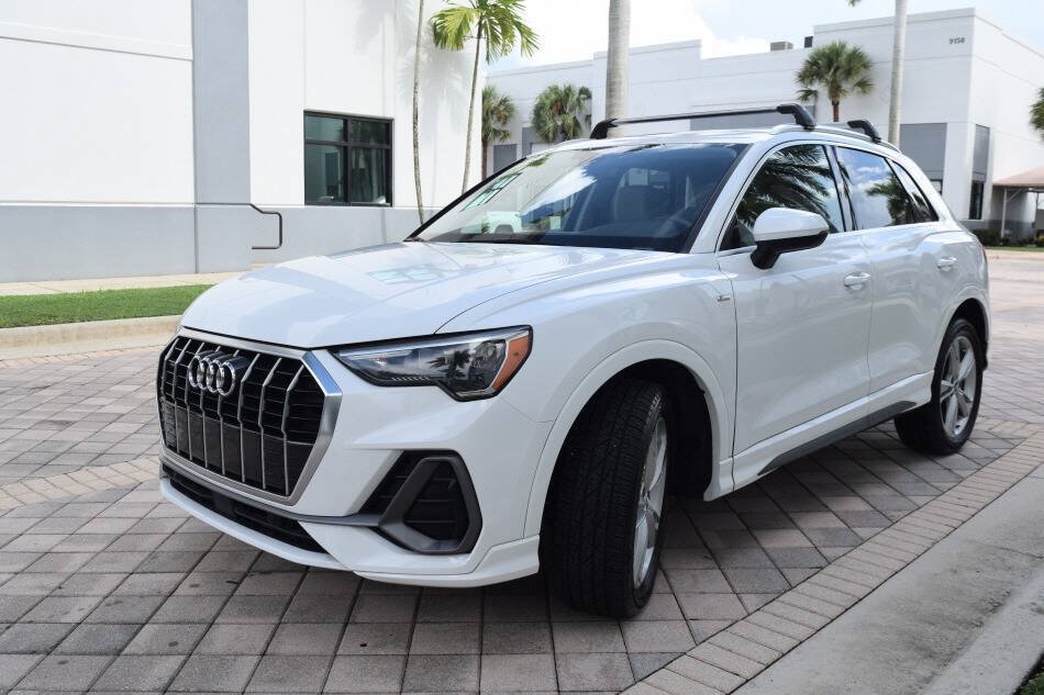 Used 2020 Audi Q3 2.0T Premium w/ Convenience Package AWD/4WD image 2