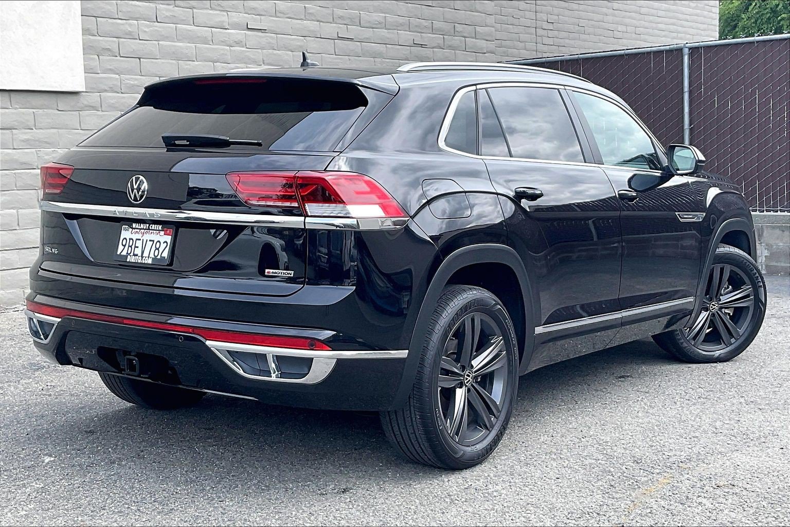 Certified 2022 Volkswagen Atlas Cross Sport SEL R-Line AWD/4WD image 13
