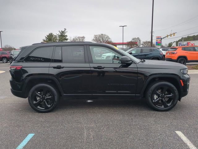 Used 2023 Jeep Grand Cherokee Limited w/ Black Appearance Package image 3