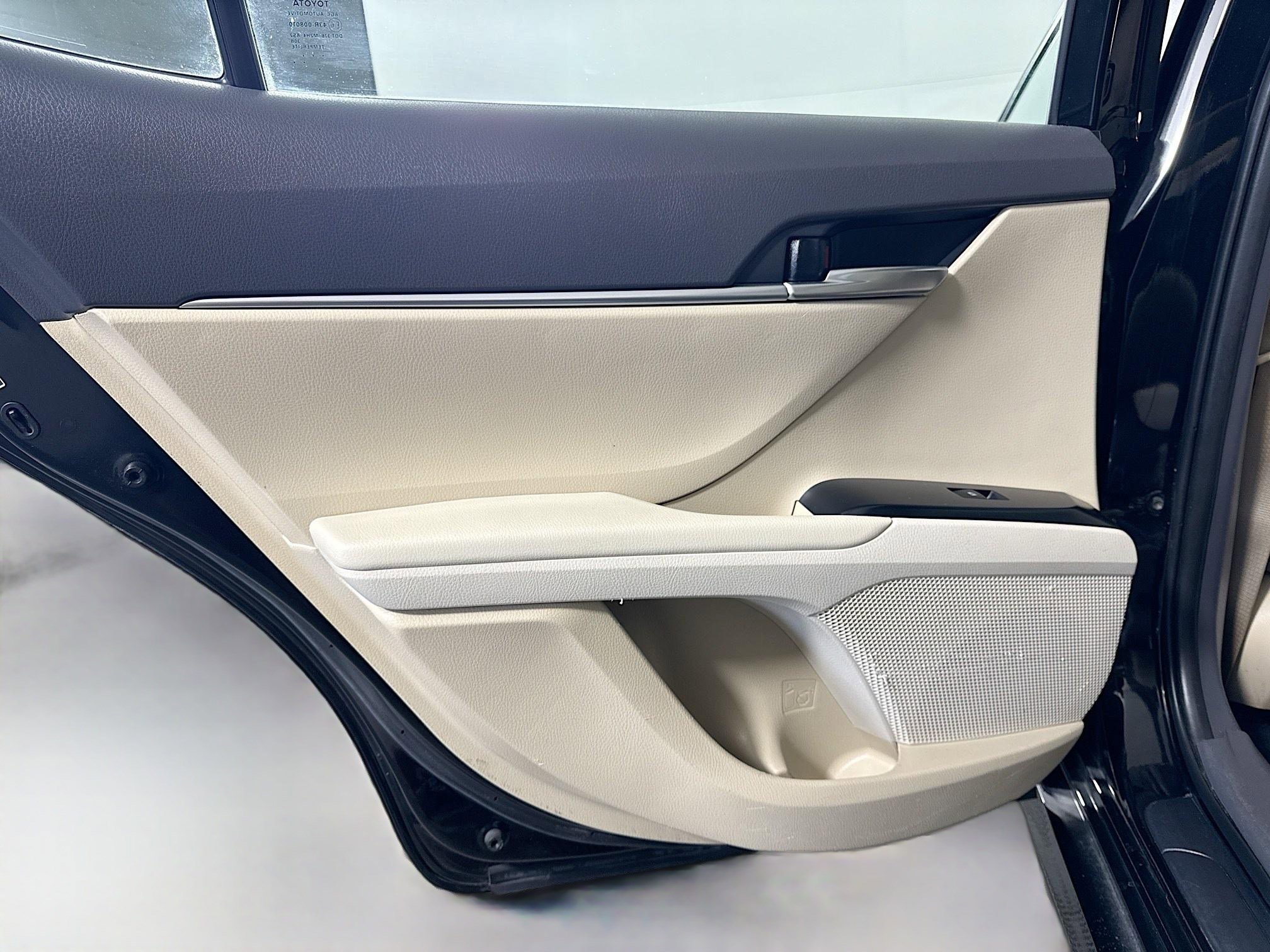 Used 2018 Toyota Camry LE w/ Convenience Package FWD image 26