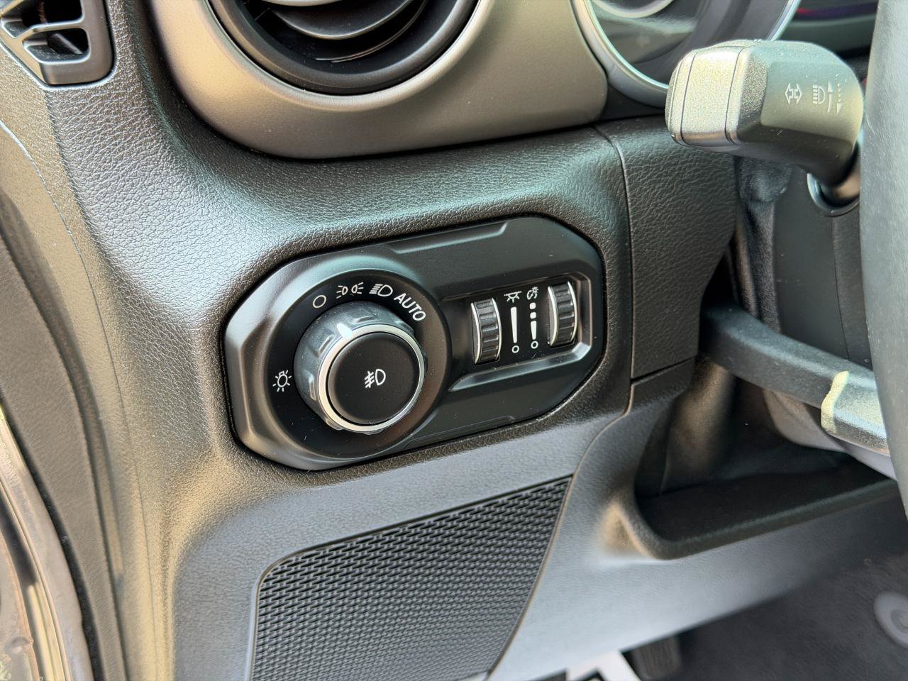 Used 2018 Jeep Wrangler Unlimited Sport S AWD/4WD image 18