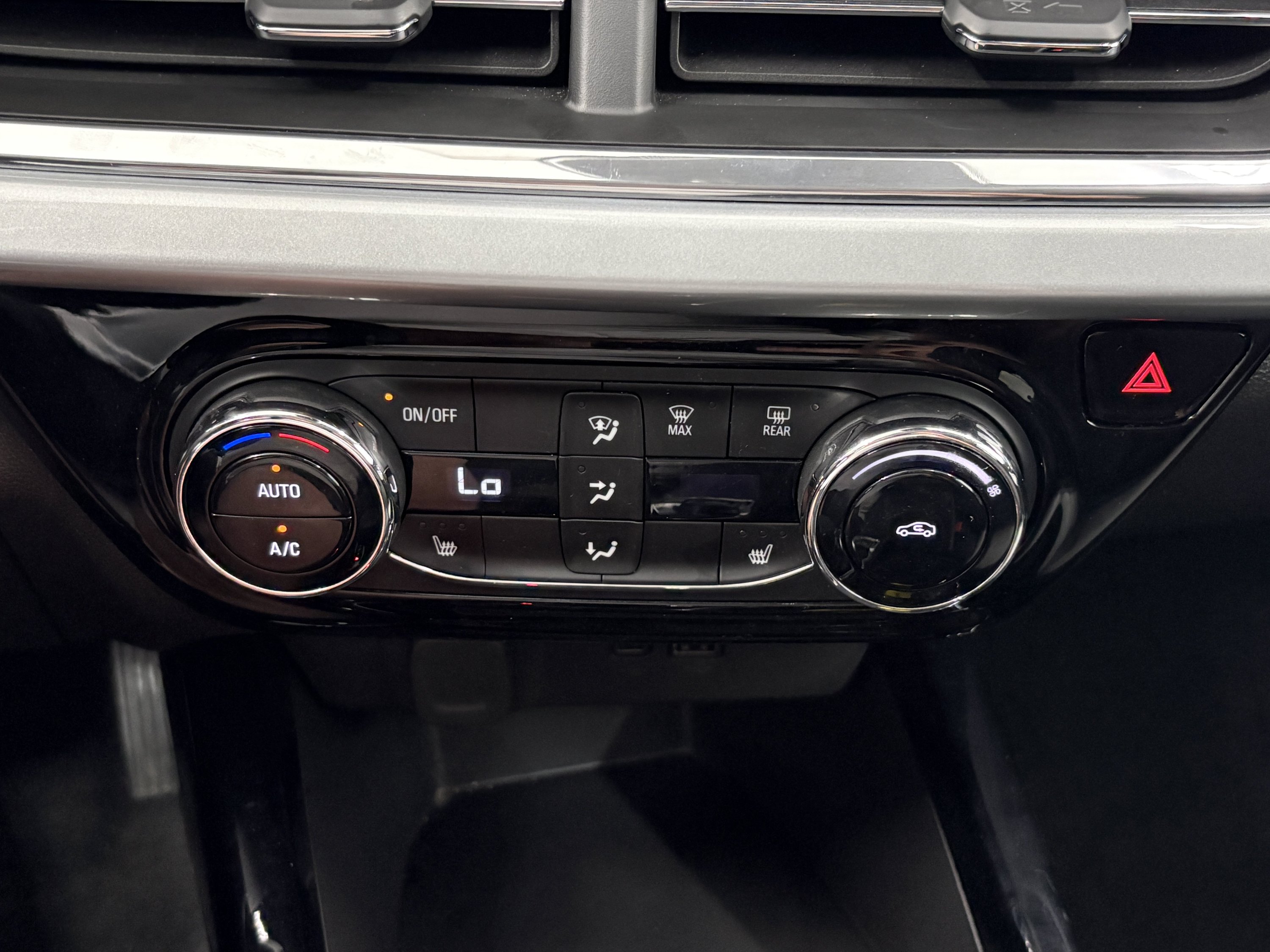 Used 2025 Chevrolet Trax LT w/ Driver Confidence Package FWD image 14