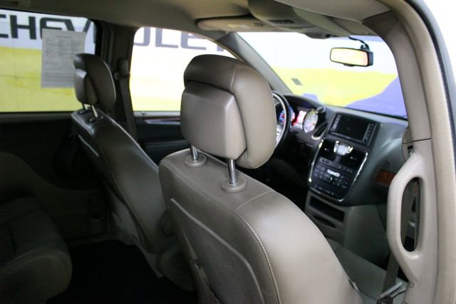 Used 2016 Chrysler Town & Country Touring w/ Driver Convenience Group FWD image 10