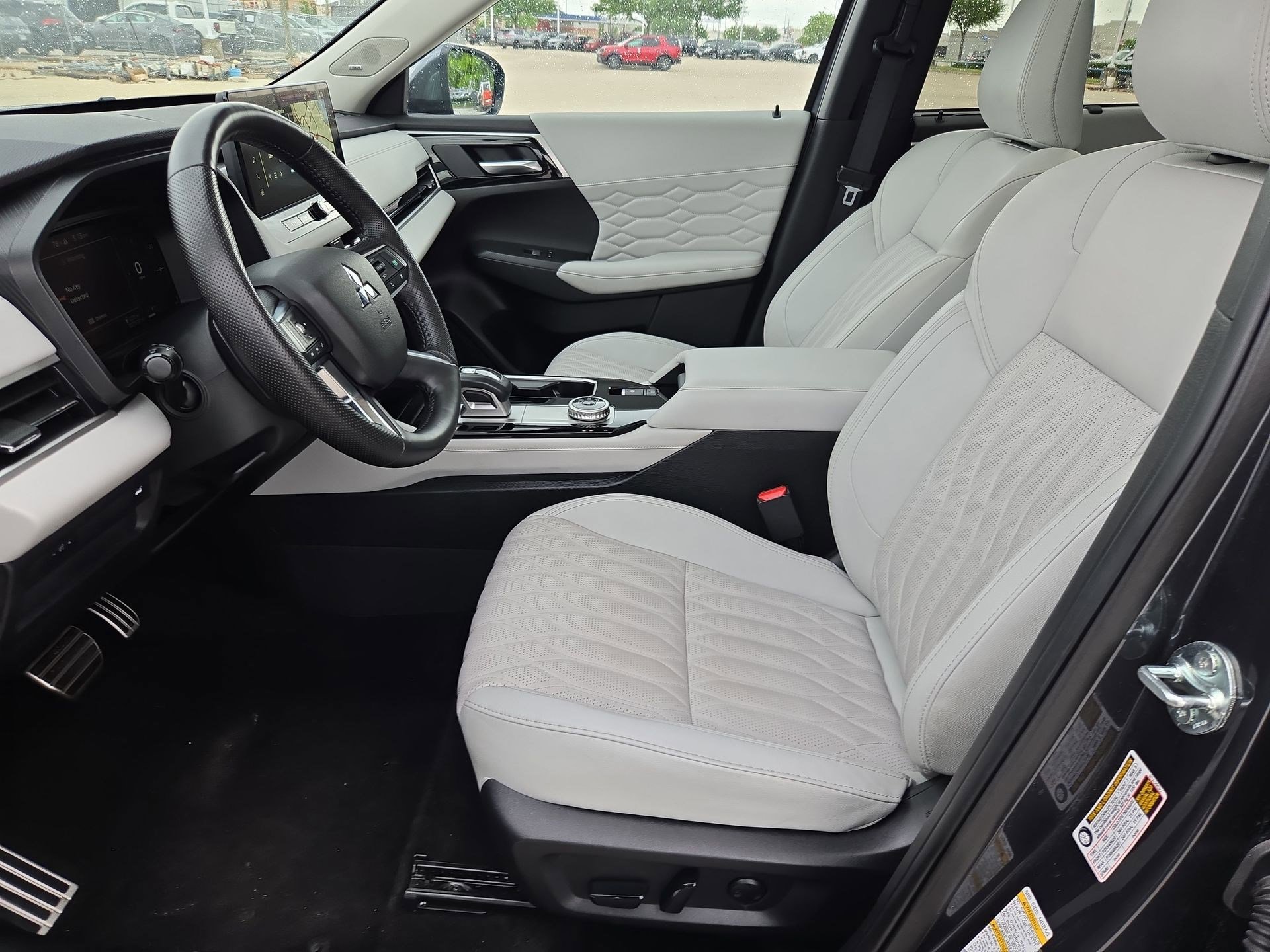 Used 2025 Mitsubishi Outlander SEL image 16