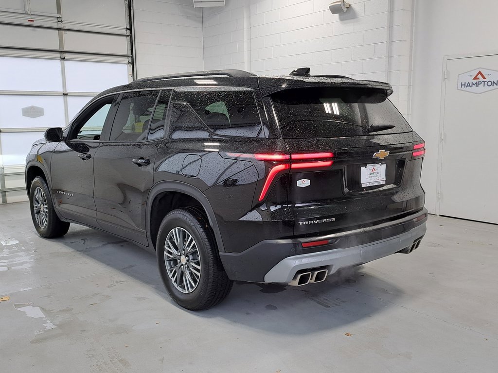 Used 2025 Chevrolet Traverse LT image 8