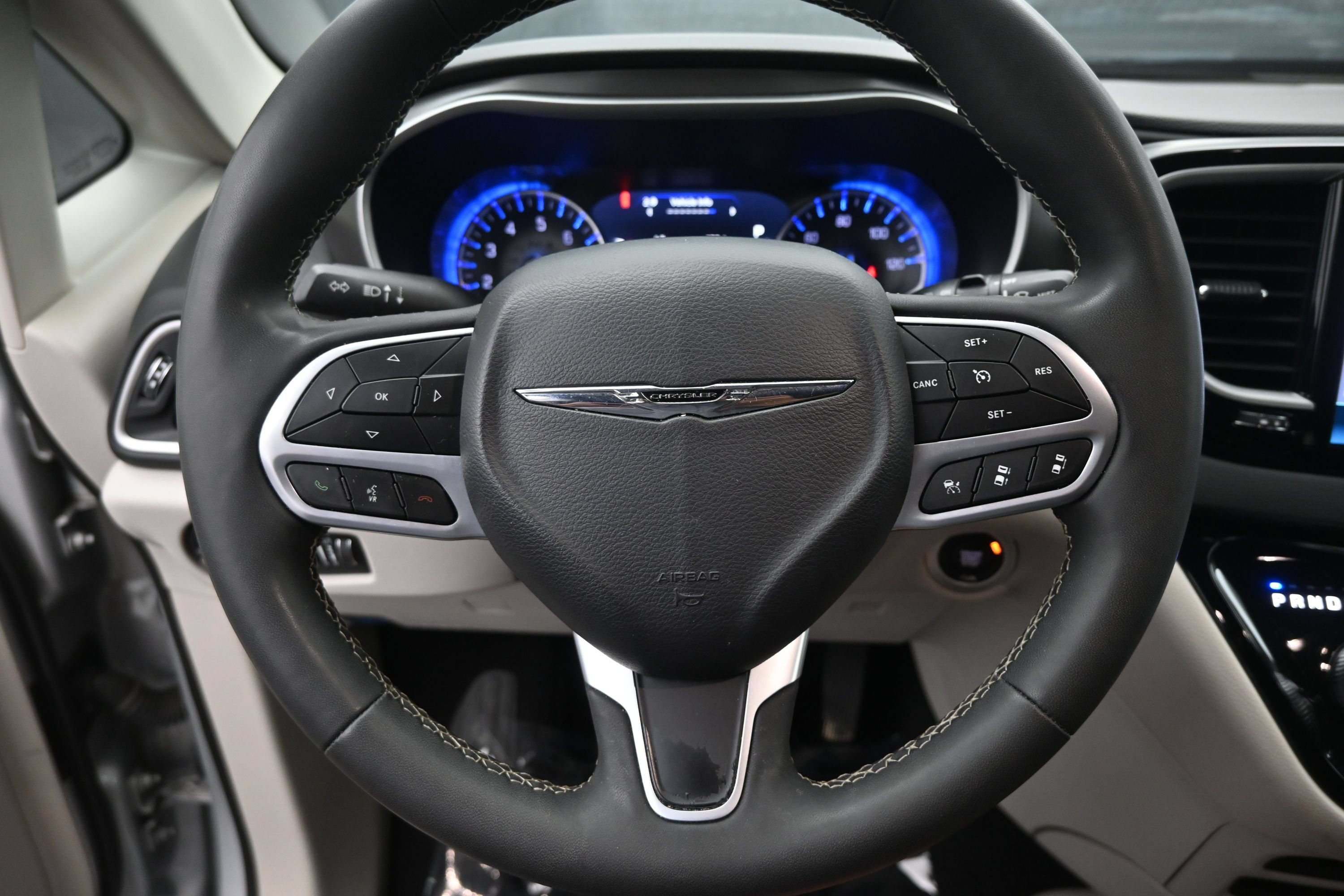 Used 2024 Chrysler Pacifica Touring-L FWD image 13
