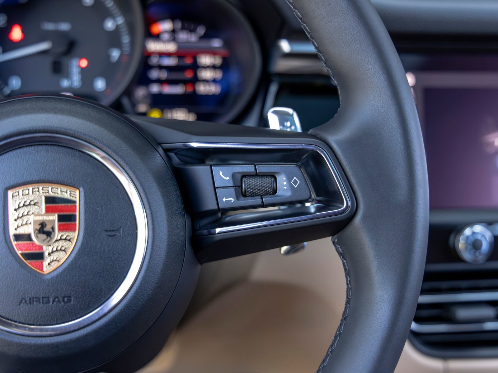 Certified 2026 Porsche Macan AWD/4WD image 33