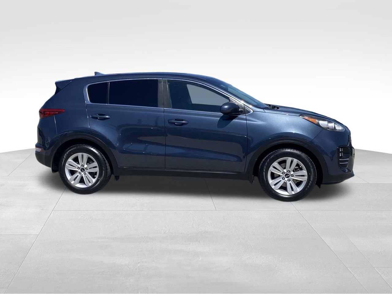 Used 2017 Kia Sportage LX FWD image 2