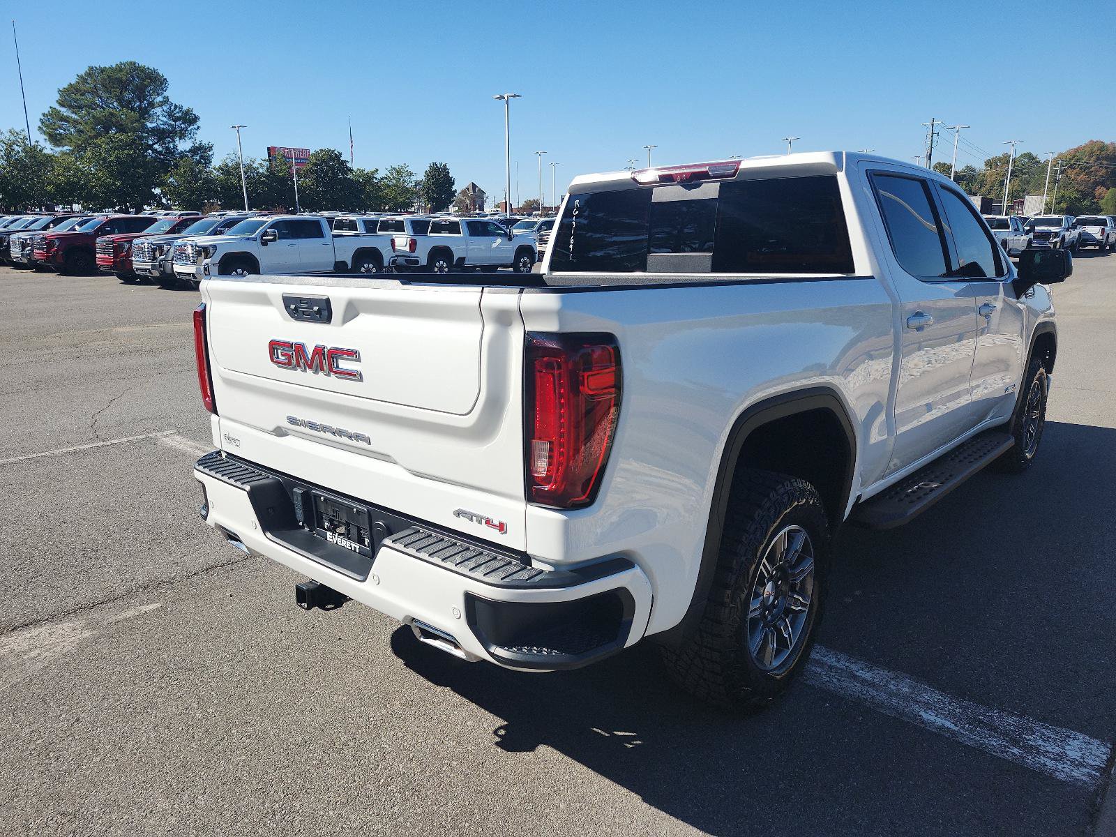 Used 2024 GMC Sierra 1500 AT4 w/ Technology Package AWD/4WD image 3