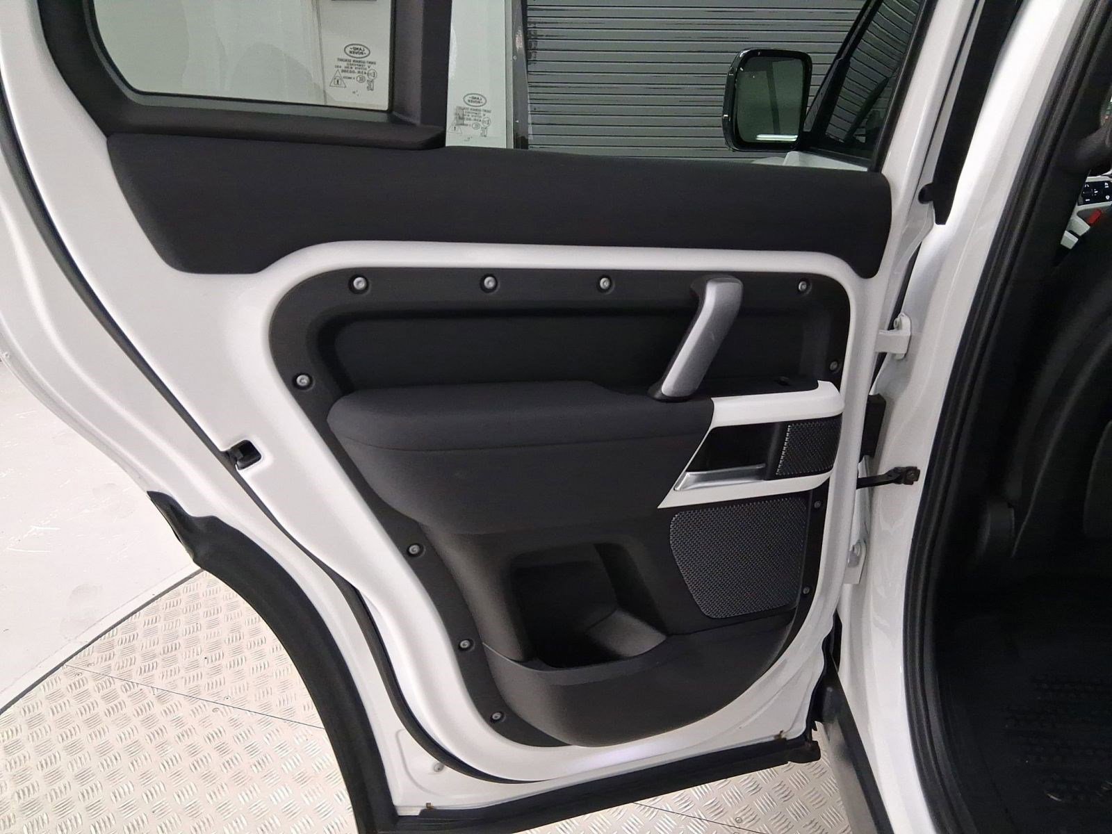 Used 2022 Land Rover Defender 110 X-Dynamic SE image 29