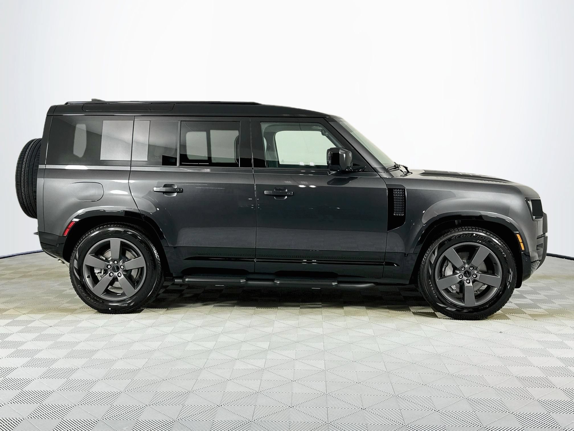 New 2026 Land Rover Defender 110 X-Dynamic SE AWD/4WD image 5