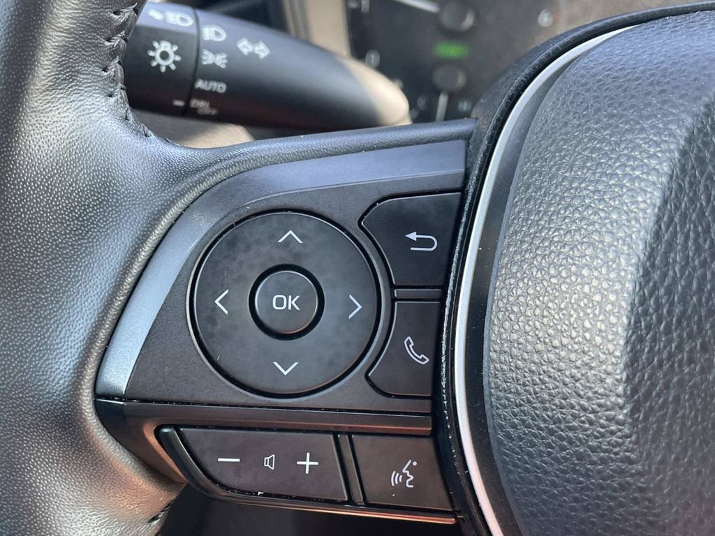 Used 2025 Toyota Corolla SE FWD image 29