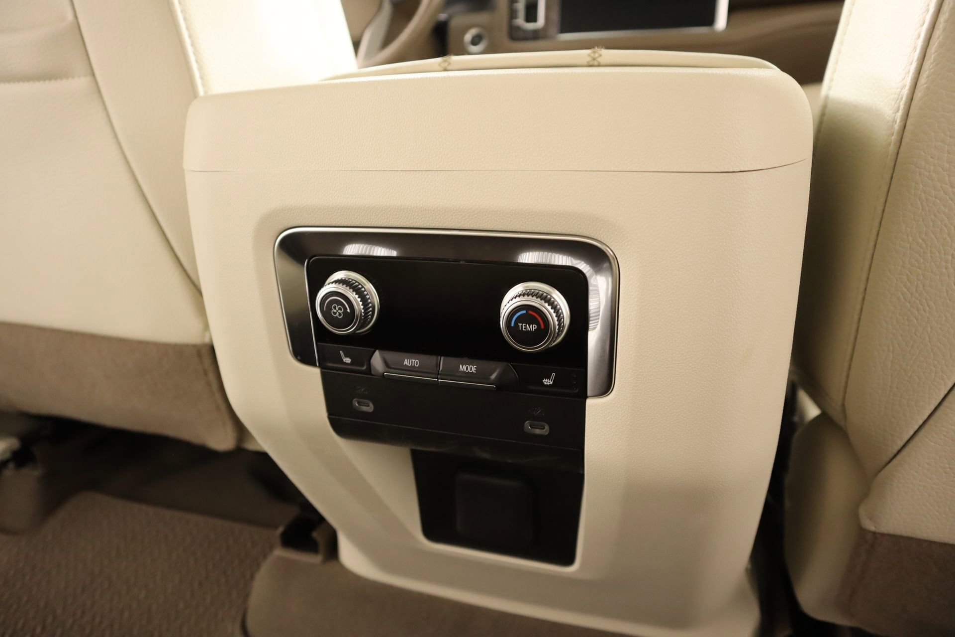 Used 2022 GMC Yukon XL Denali image 16