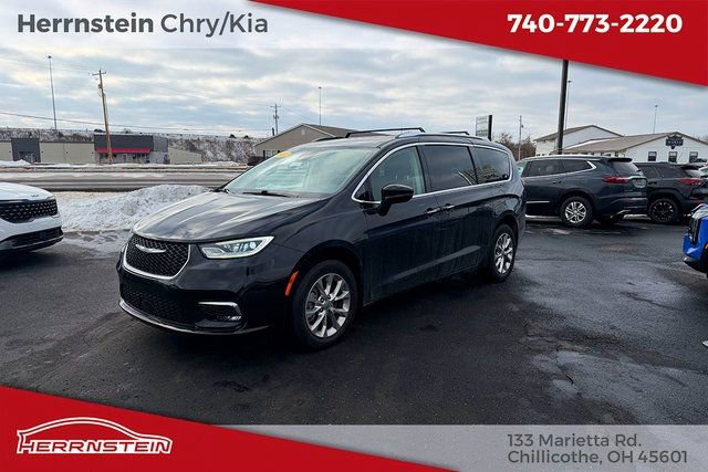 Used 2021 Chrysler Pacifica Touring-L image 3