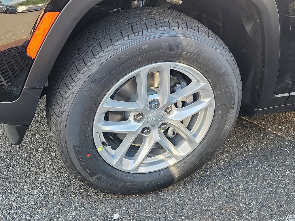 New 2025 Jeep Grand Cherokee Laredo X w/ Luxury Tech Group I image 4