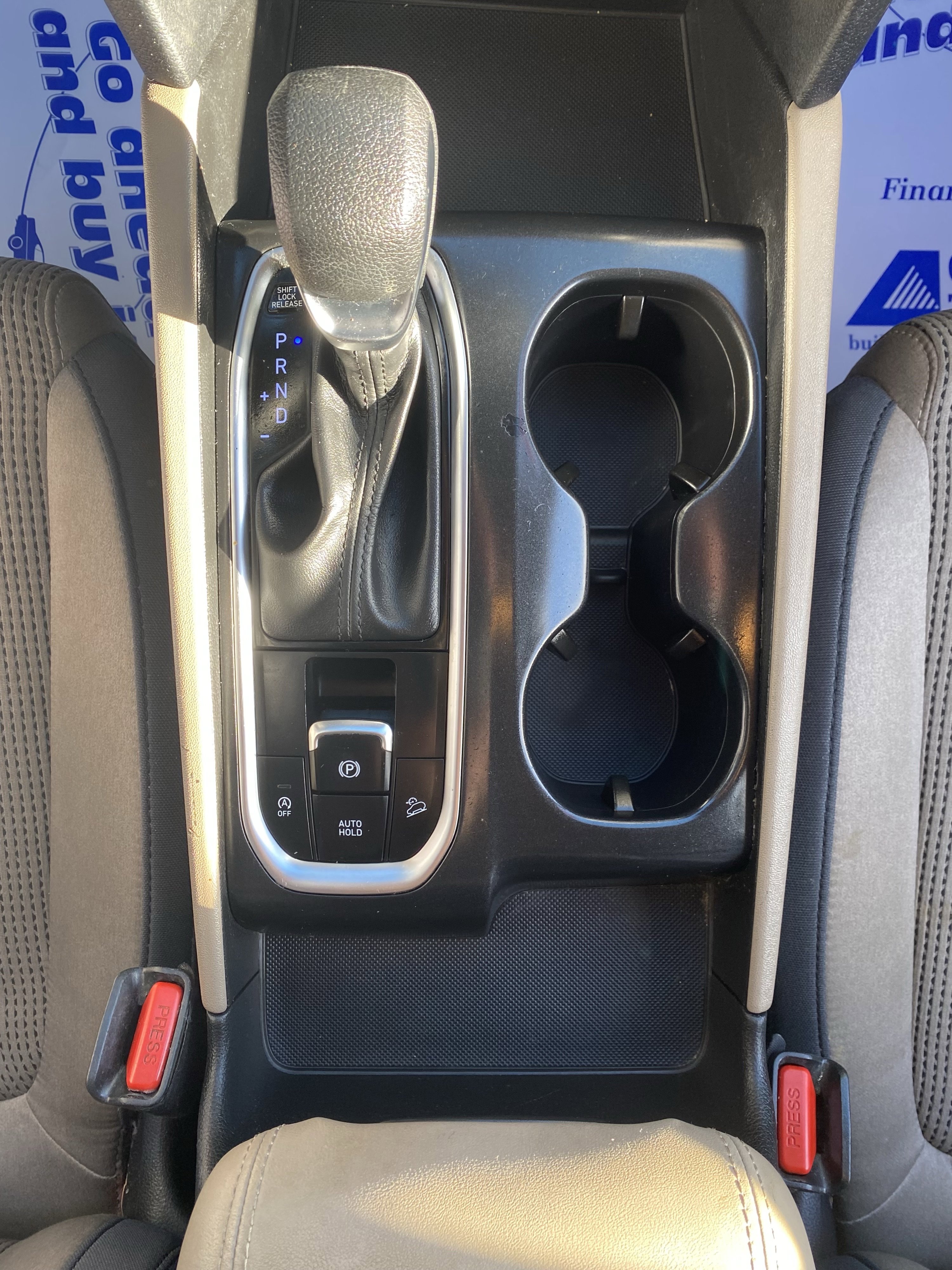 Used 2020 Hyundai Santa Fe SE image 12