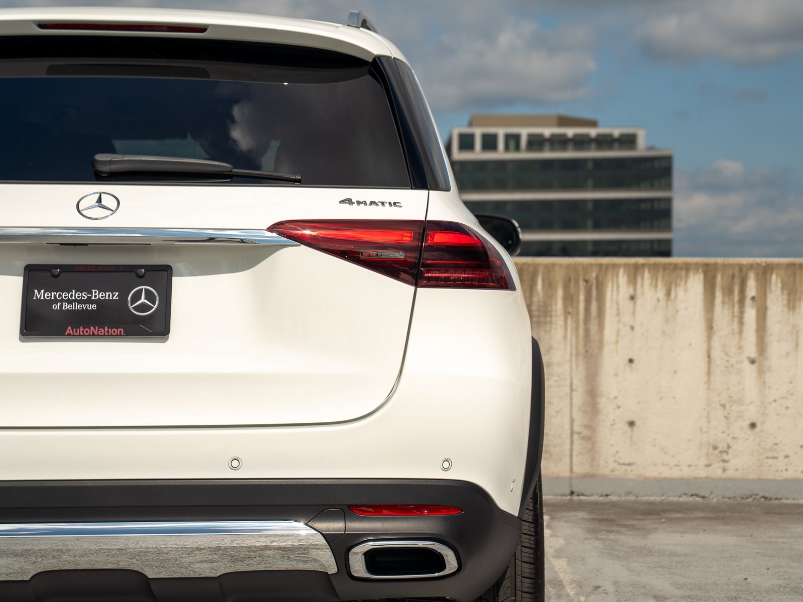 Certified 2025 Mercedes-Benz GLE 450e 4MATIC w/ Driver Assistance Package image 9