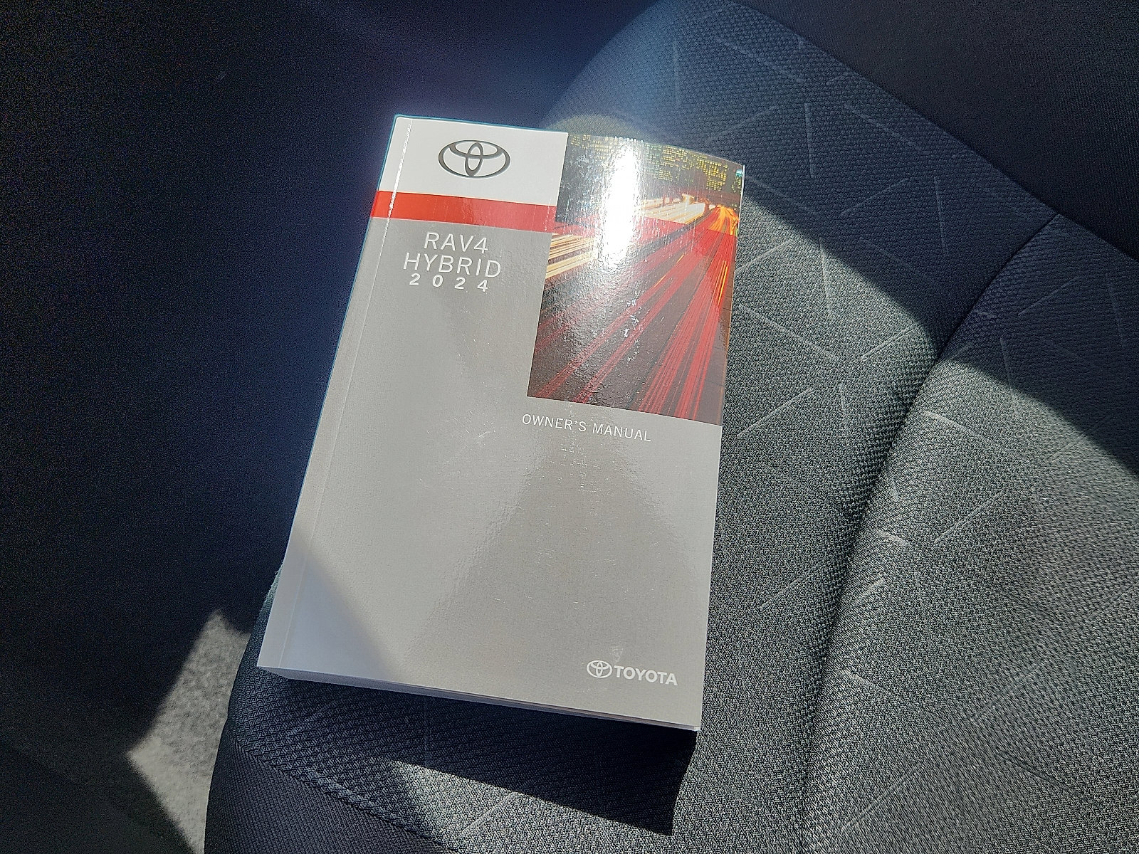 Used 2024 Toyota RAV4 XLE image 25