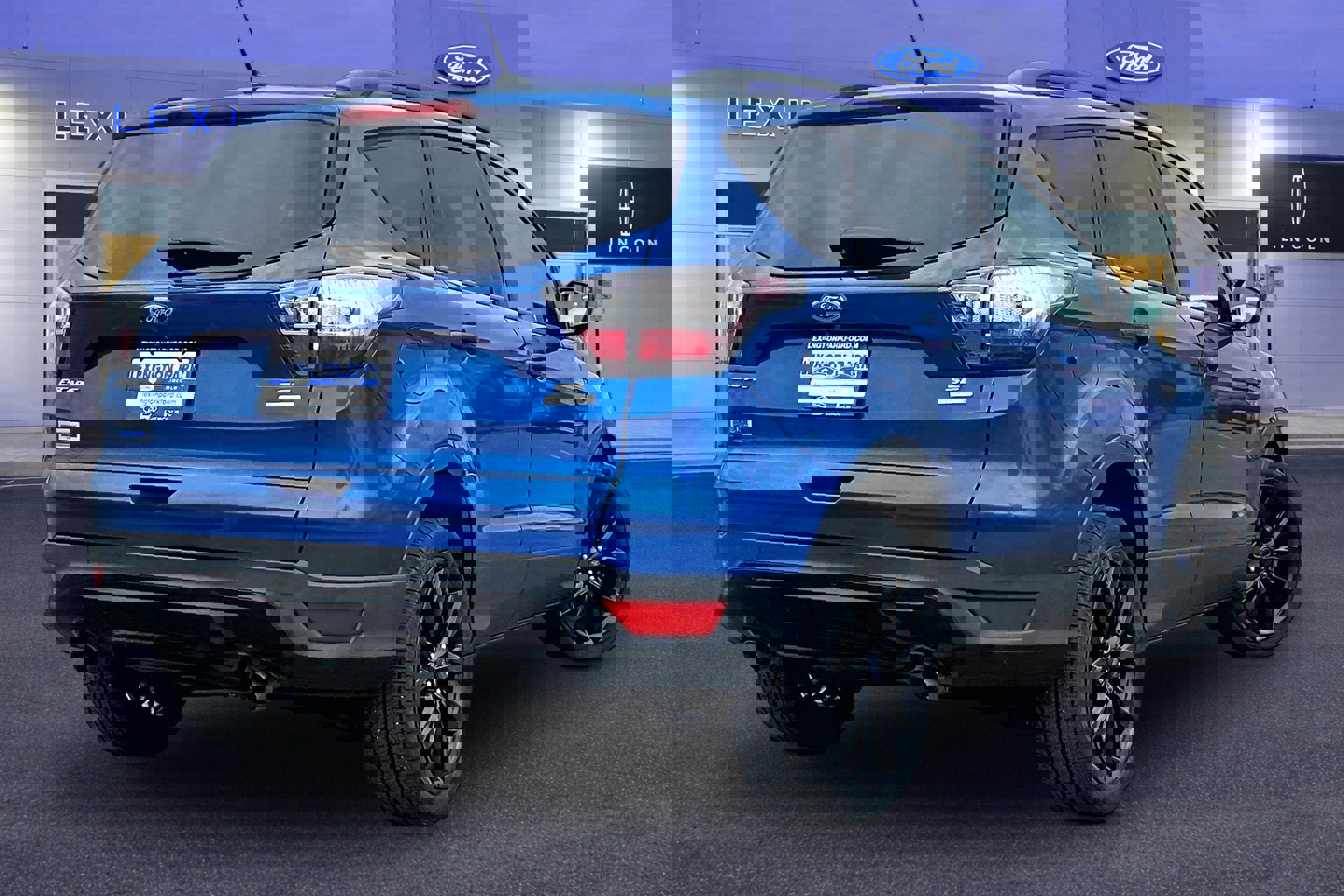 Used 2017 Ford Escape SE w/ SE Sport Appearance Package FWD image 5