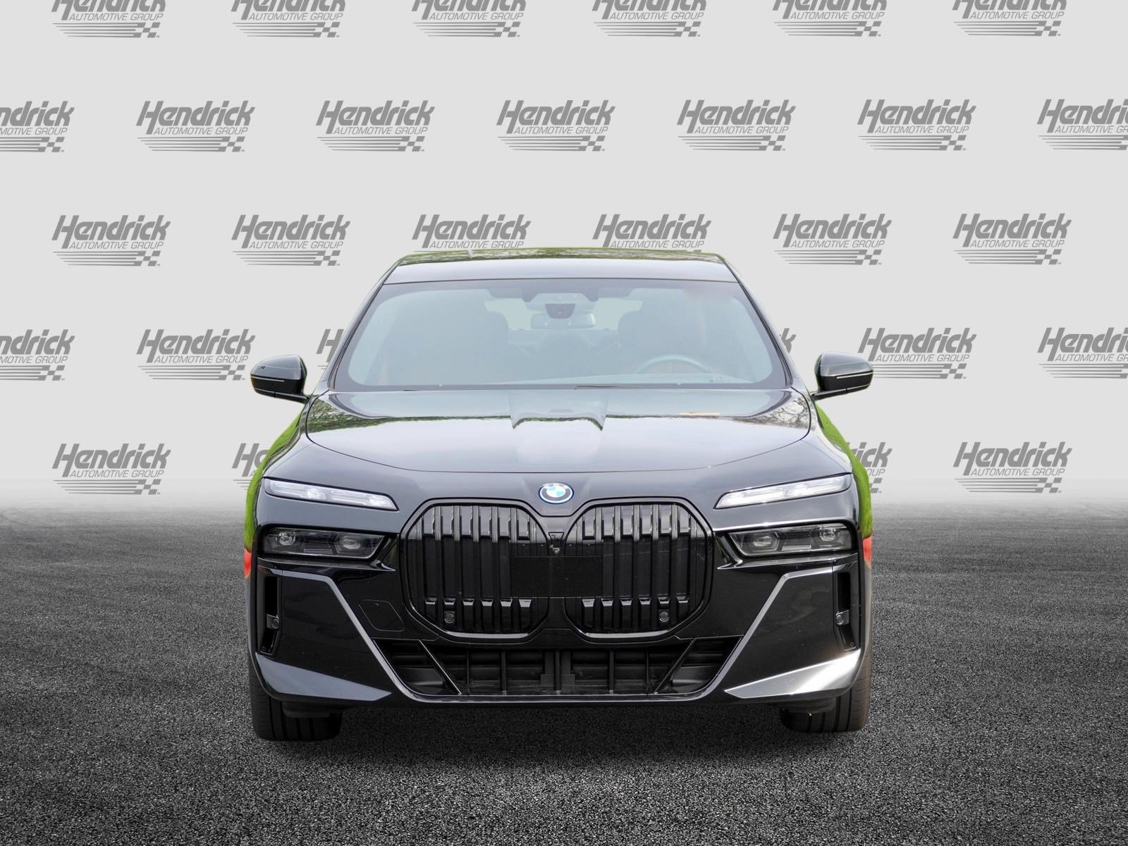 Used 2024 BMW i7 xDrive60 w/ Executive Package AWD/4WD image 3