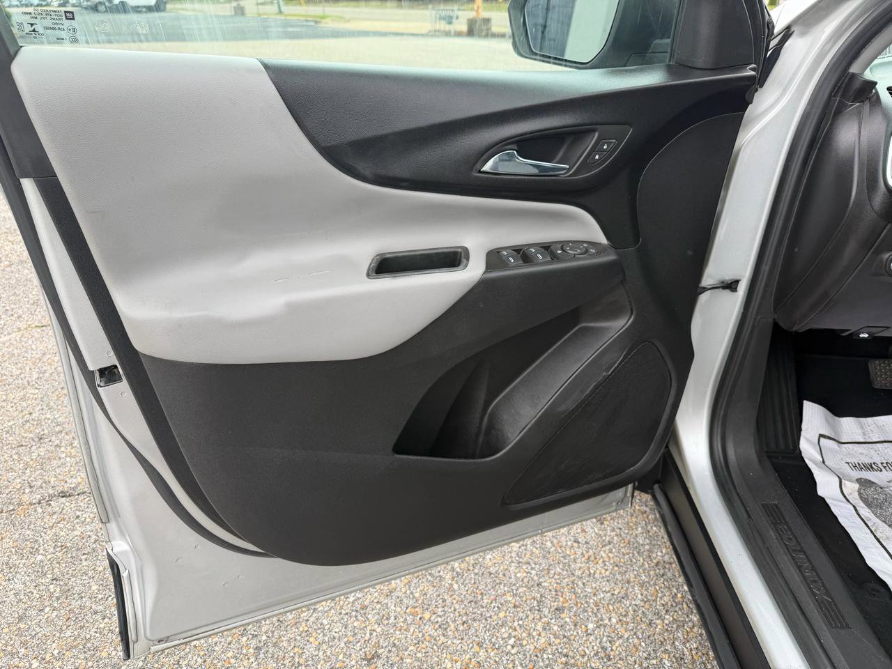 Used 2022 Chevrolet Equinox LS w/ Driver Confidence II Package FWD image 24