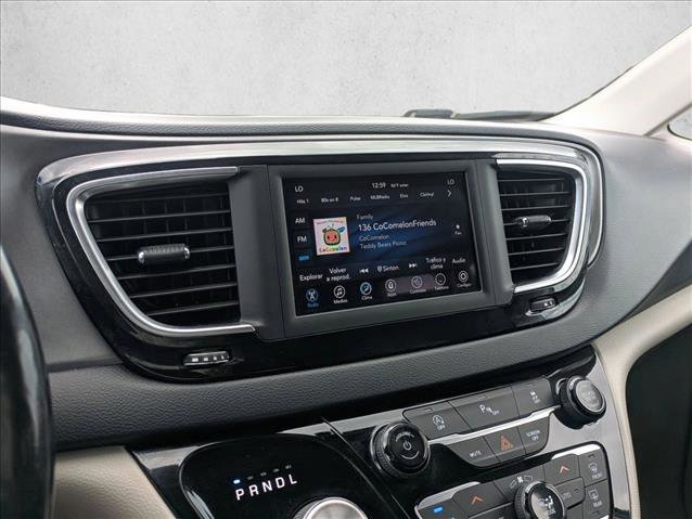 Used 2020 Chrysler Pacifica Touring-L FWD image 10
