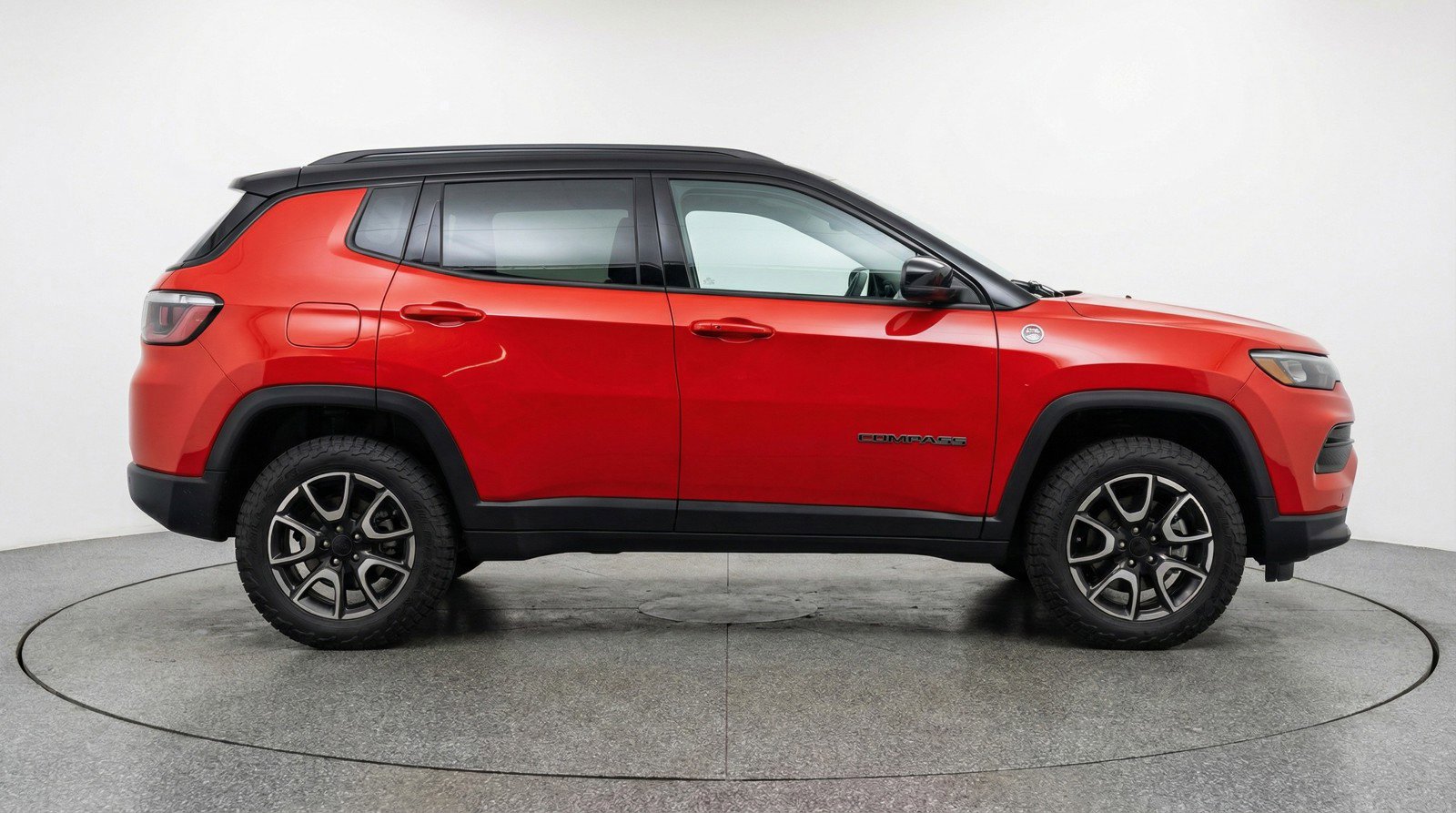 Used 2025 Jeep Compass Trailhawk image 11