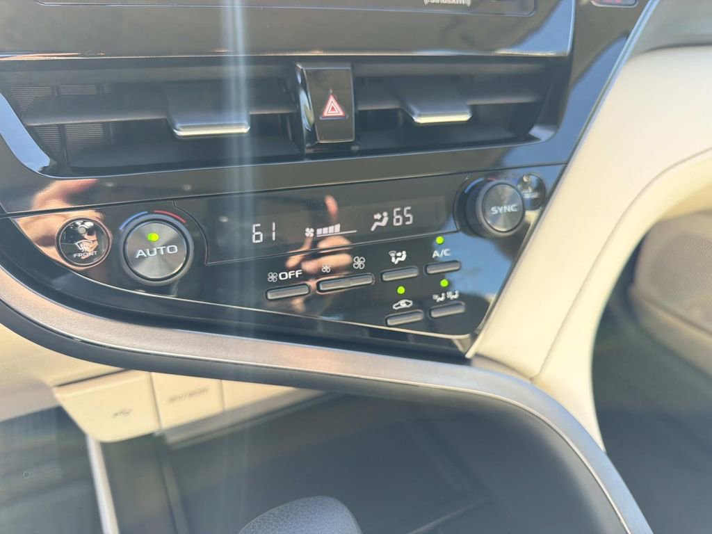 Used 2021 Toyota Camry LE image 33