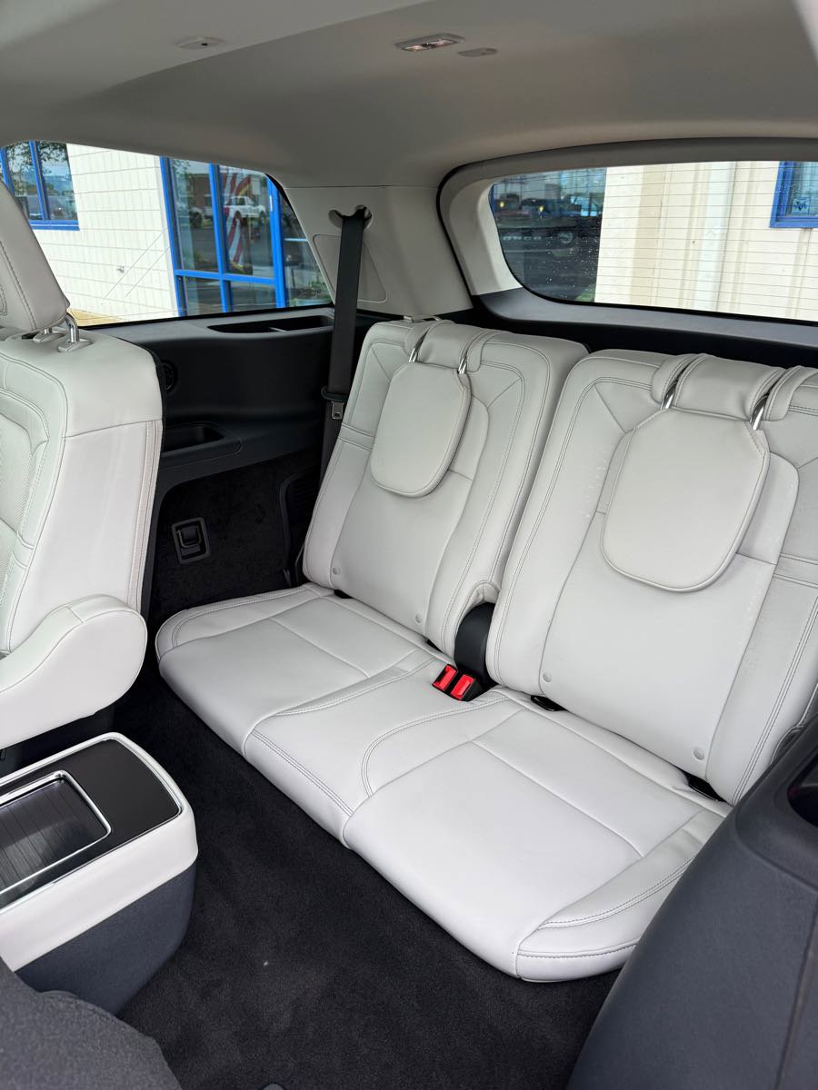 Used 2025 Lincoln Aviator Reserve w/ Equipment Group 201A AWD/4WD image 12