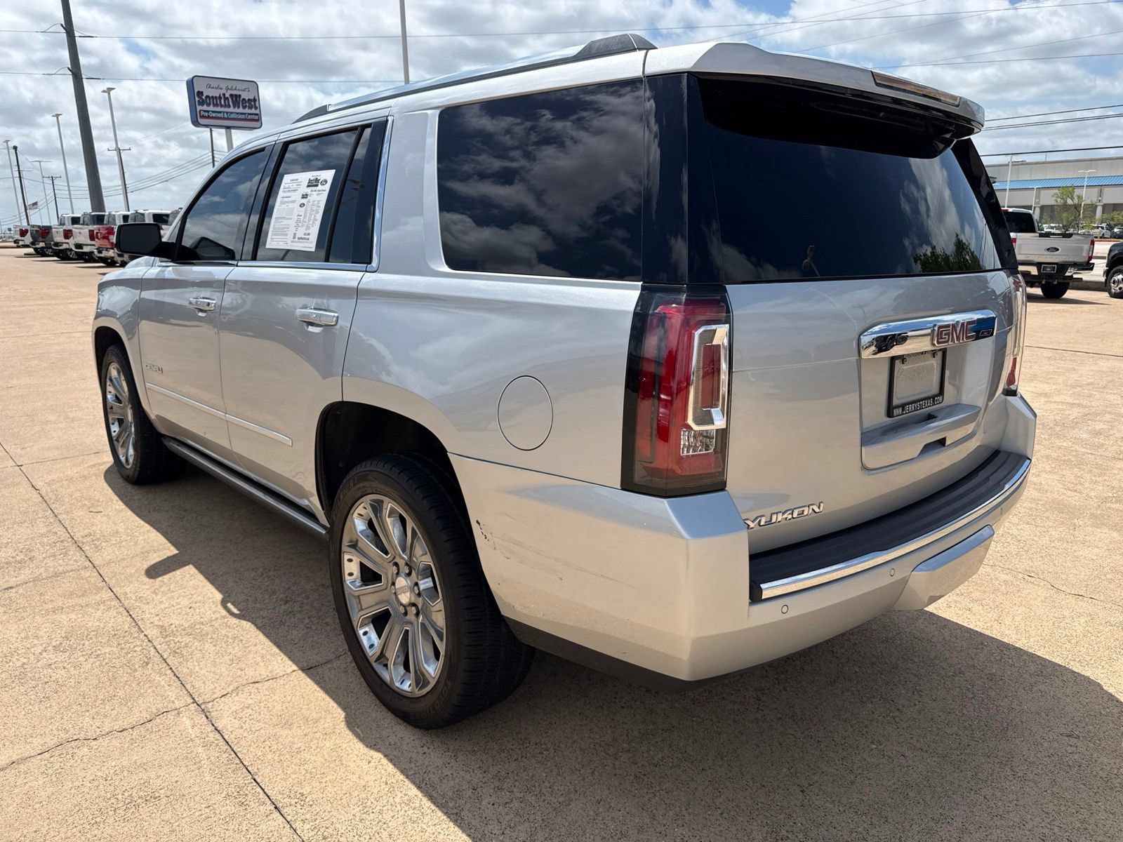 Used 2016 GMC Yukon Denali w/ Open Road Package RWD image 5