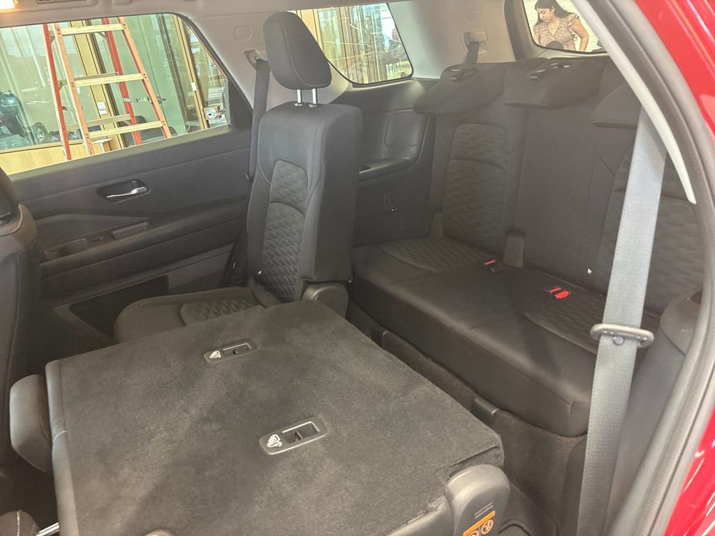 Used 2022 Nissan Pathfinder SV image 37