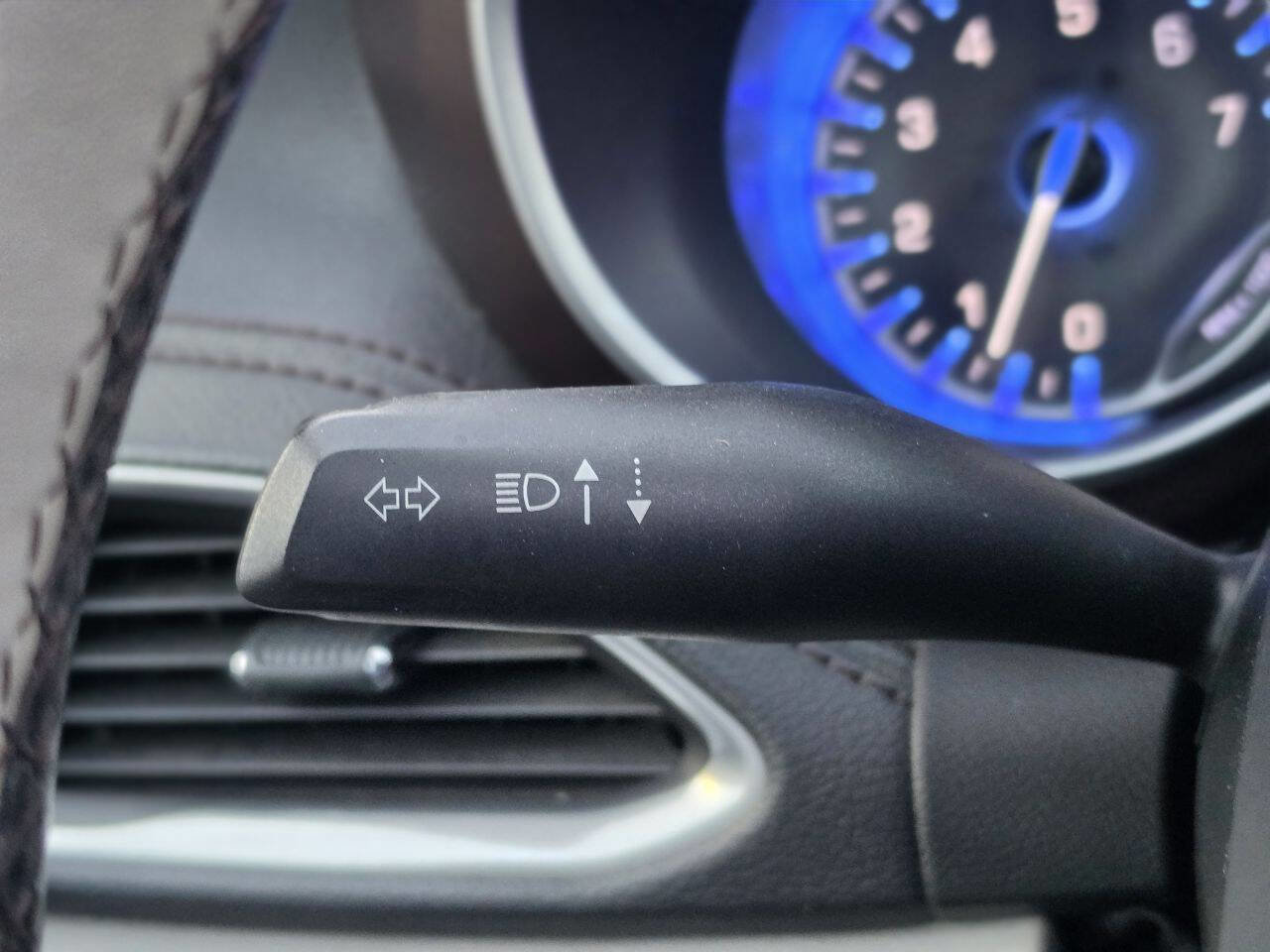 Used 2017 Chrysler Pacifica Limited w/ UConnect Theater Package FWD image 24