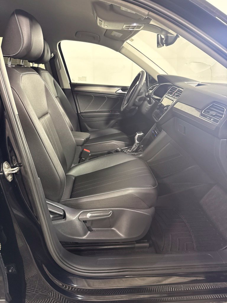 Used 2023 Volkswagen Tiguan SE AWD/4WD image 15