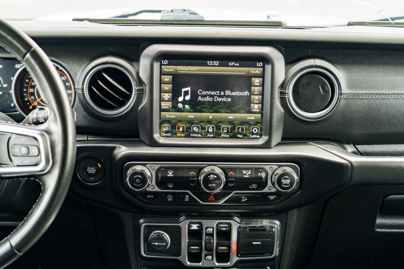 Used 2020 Jeep Wrangler Unlimited Sahara AWD/4WD image 25