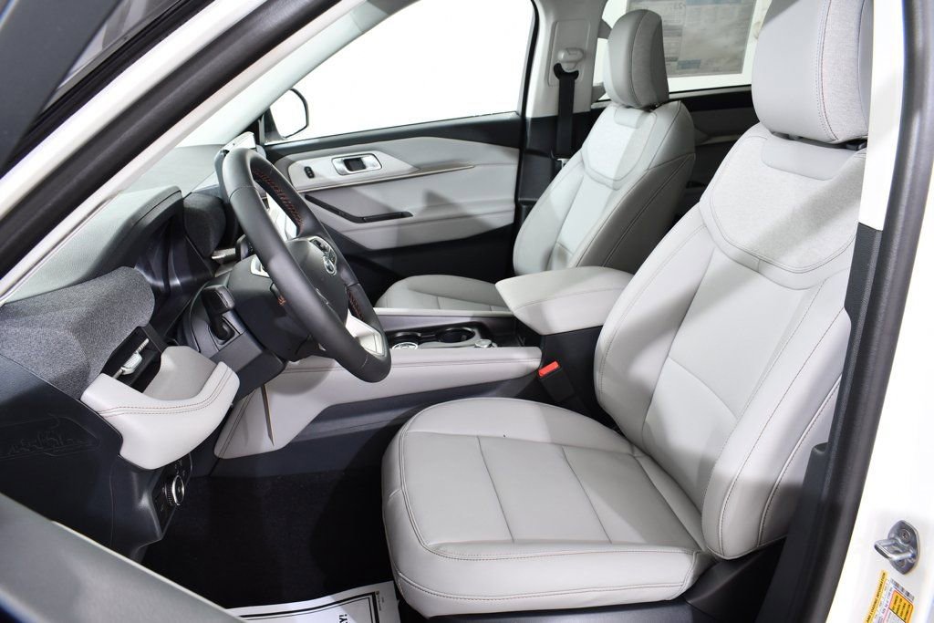 New 2025 Ford Explorer Active w/ Active Comfort Package image 6