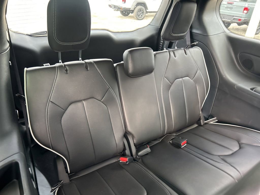 New 2026 Chrysler Pacifica Select FWD image 29